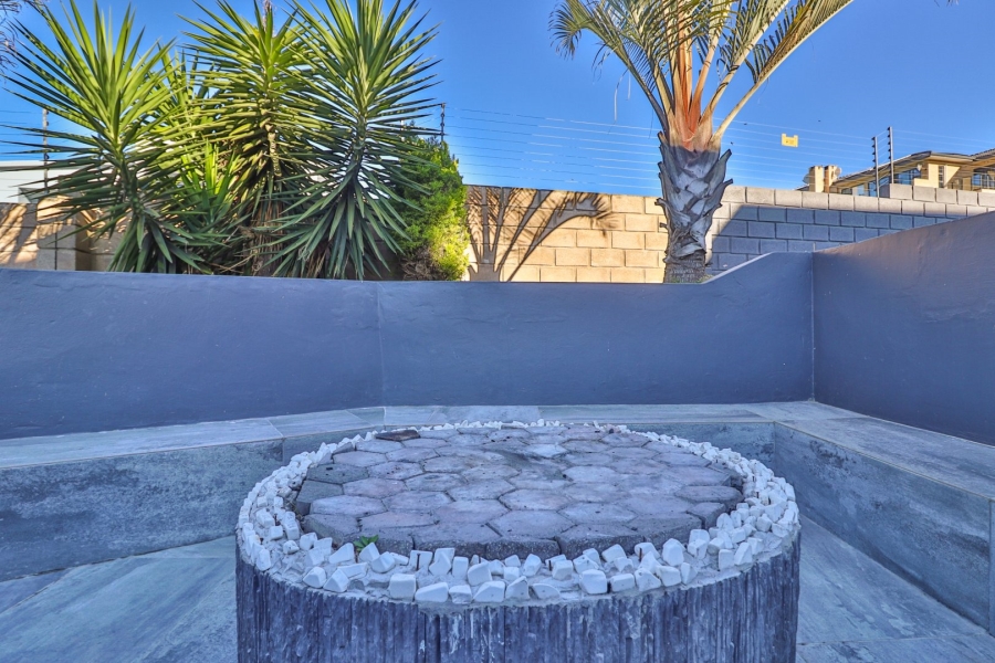 4 Bedroom Property for Sale in Island View Western Cape